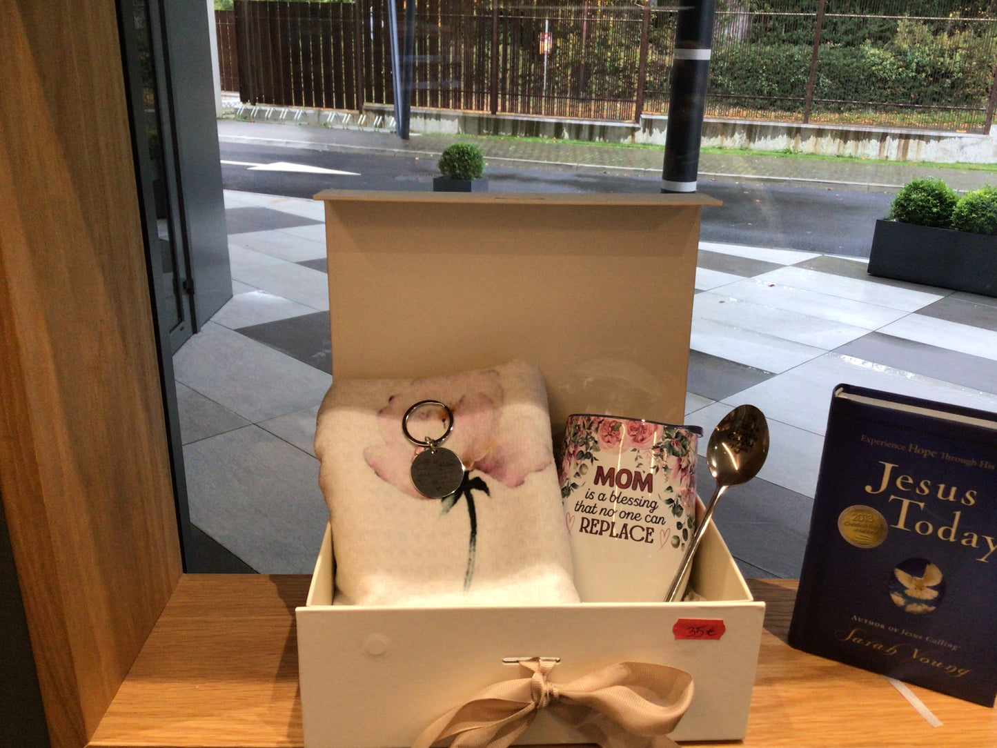 Gift box (35)