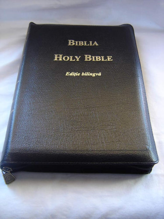 Romanian - English Black Genuine Leather Bound Bible RDCV - NKJV / Biblia Bilingva Romana - Engleza / Zipper, Thumb Index / Words of Christ in Red cover image
