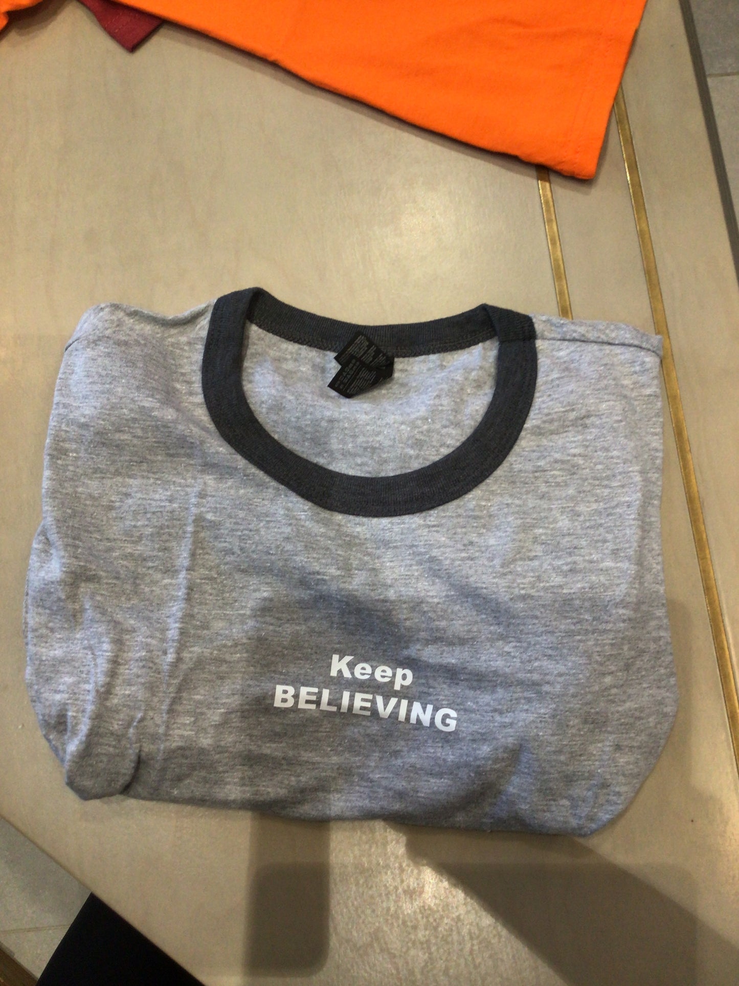 Grey t-shirt “Keep believing”